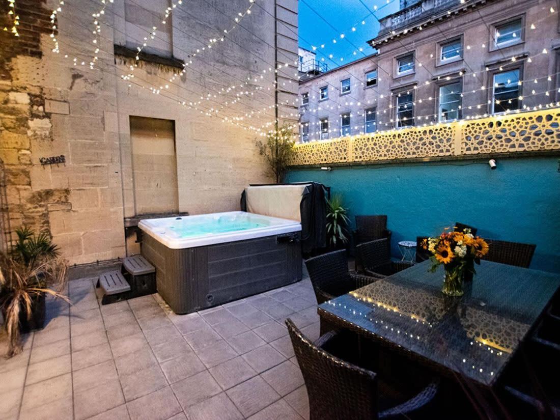 Dream Stays Bath - Trim Street Townhouse With Hot Tub 外观 照片