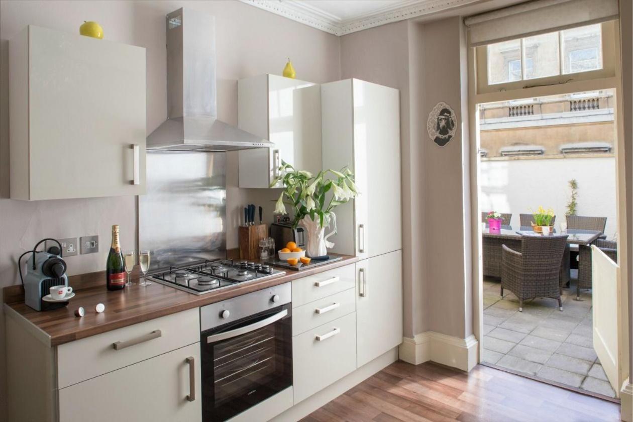 Dream Stays Bath - Trim Street Townhouse With Hot Tub 外观 照片