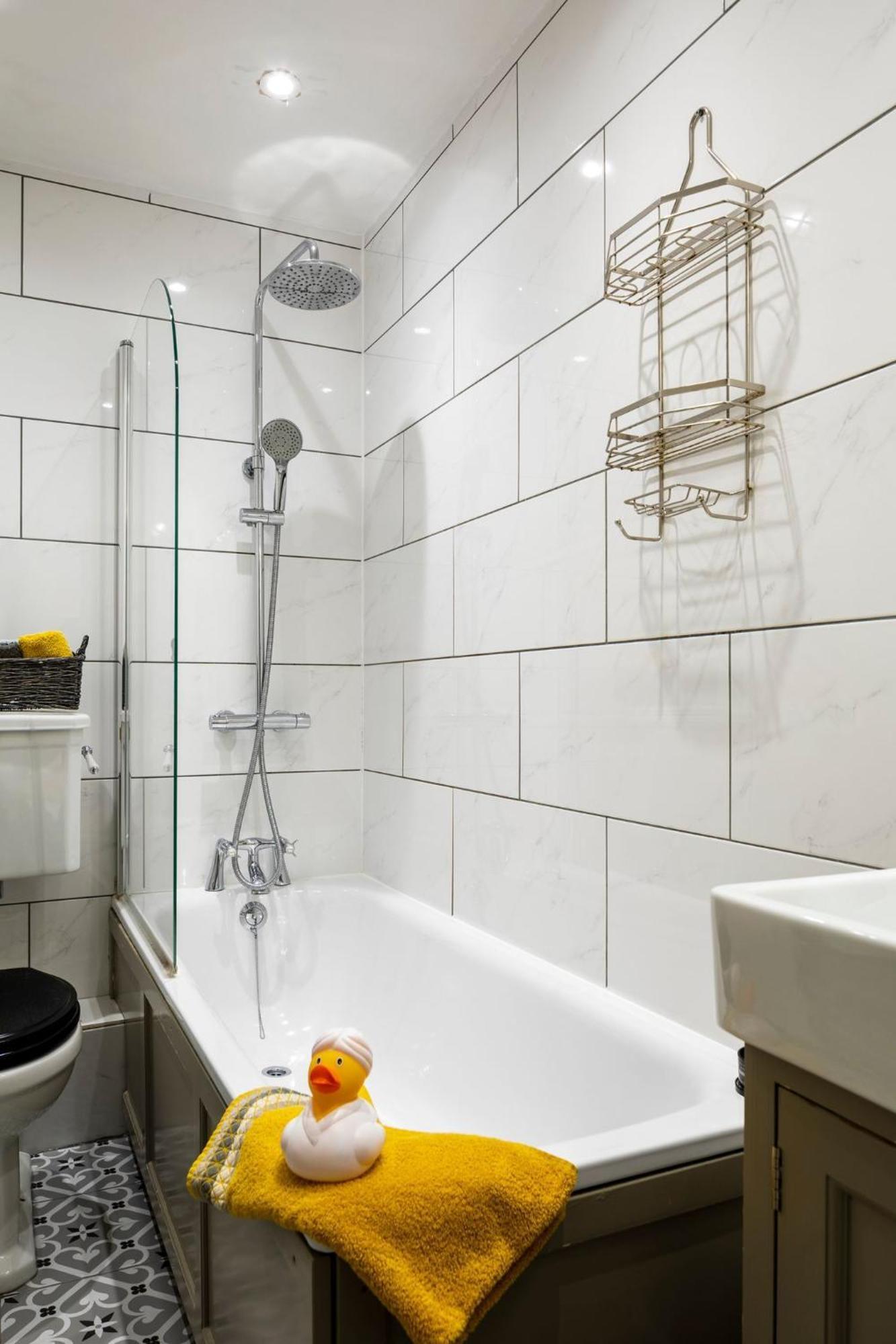 Dream Stays Bath - Trim Street Townhouse With Hot Tub 外观 照片