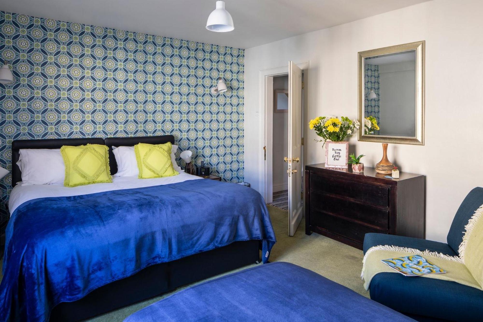 Dream Stays Bath - Trim Street Townhouse With Hot Tub 外观 照片