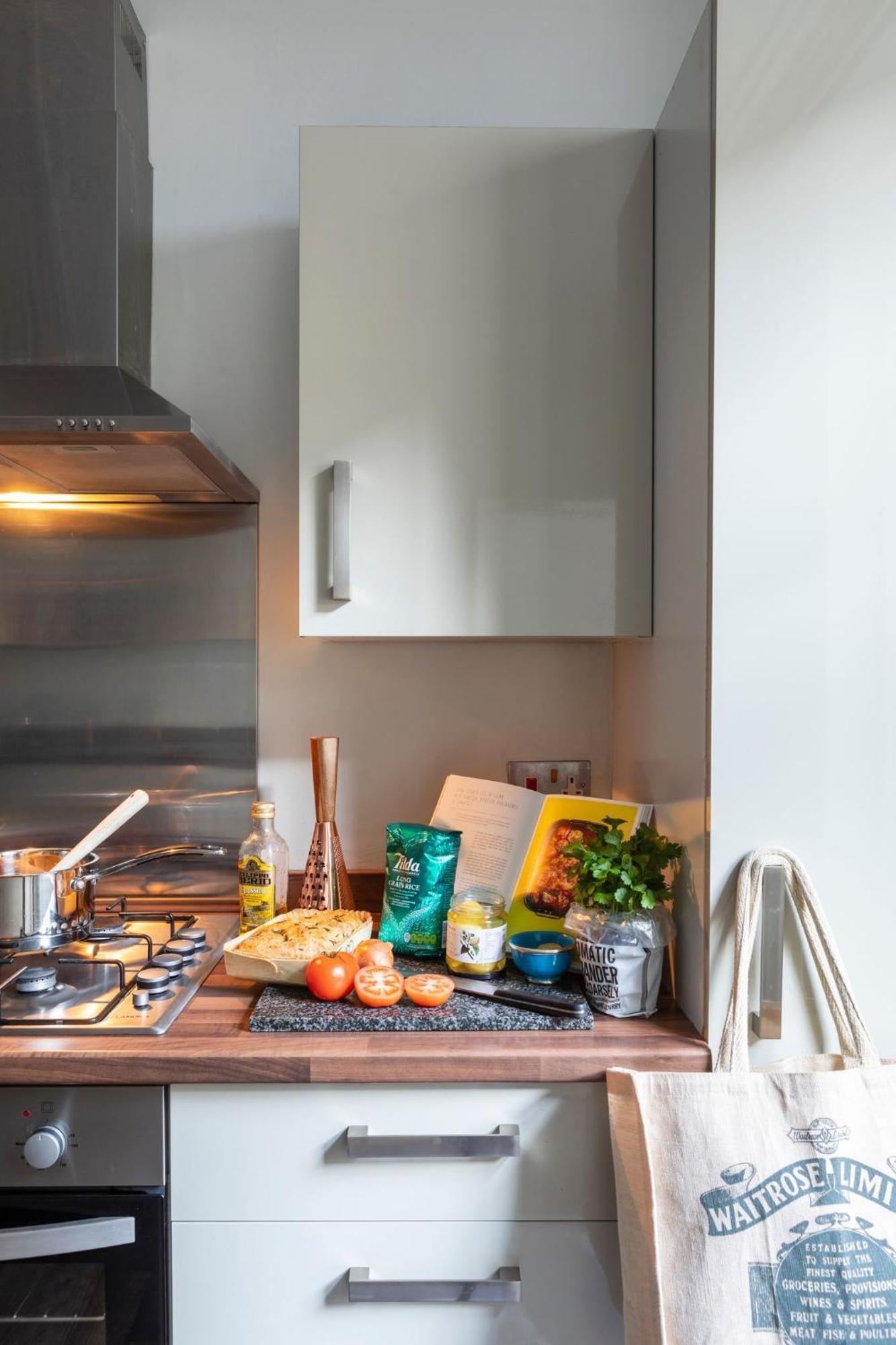 Dream Stays Bath - Trim Street Townhouse With Hot Tub 外观 照片